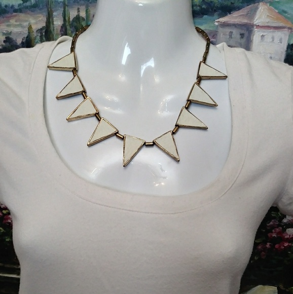 9 White Triangle Woman Necklace - Picture 1 of 6